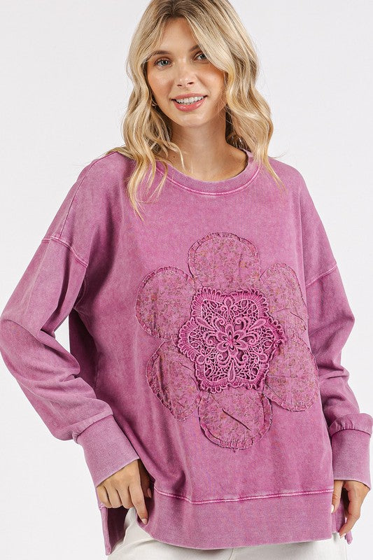 Signature Softness Flower Patch Side Slit Mineral Wash Round Neck Sweatshirt